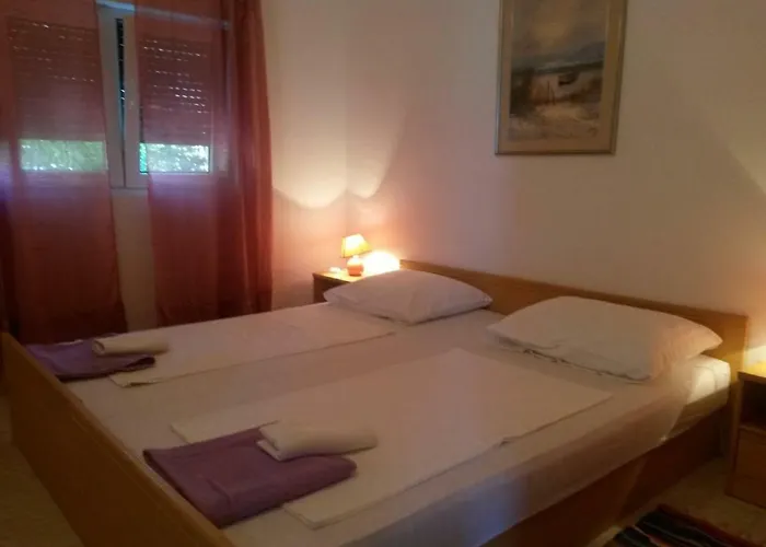 Verica Apartman Pag Town